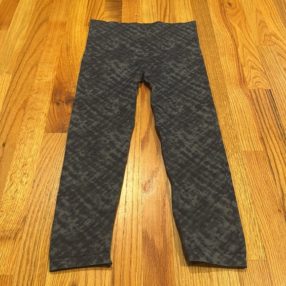 Spanx Look at Me Now Cropped Seamless Leggings - Picture 6 of 8